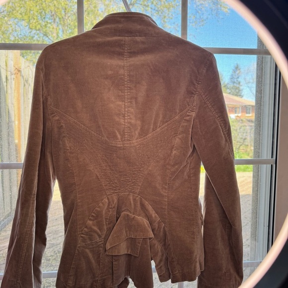 Vintage Women's Tan Velvet Jacket with Bow Details and Ruffle Back. - Picture 7 of 12